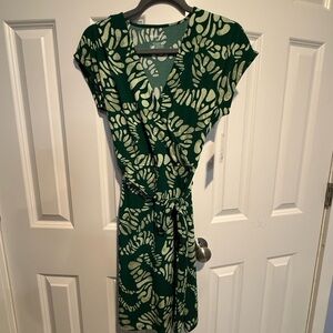 NWT Nine West Green and Cream Leaf Print Midi Dress